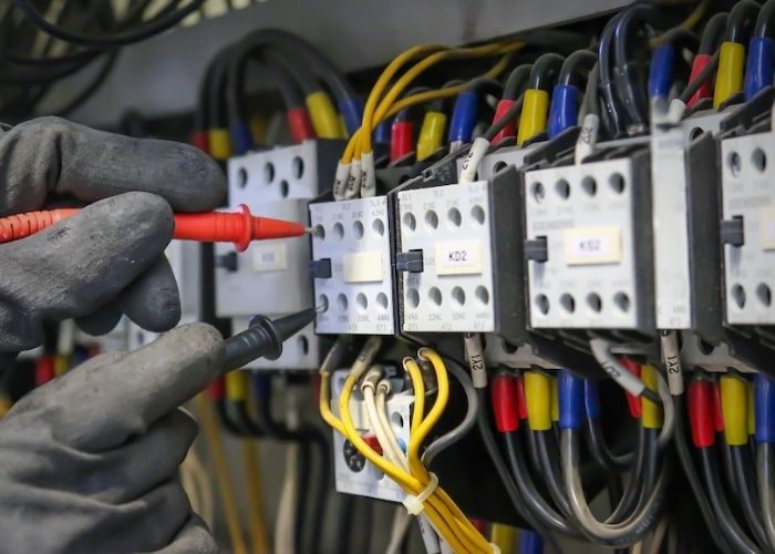 Profesional electricista, distribución de cargas electricas en Cúcuta, Bucaramanga y Medellín